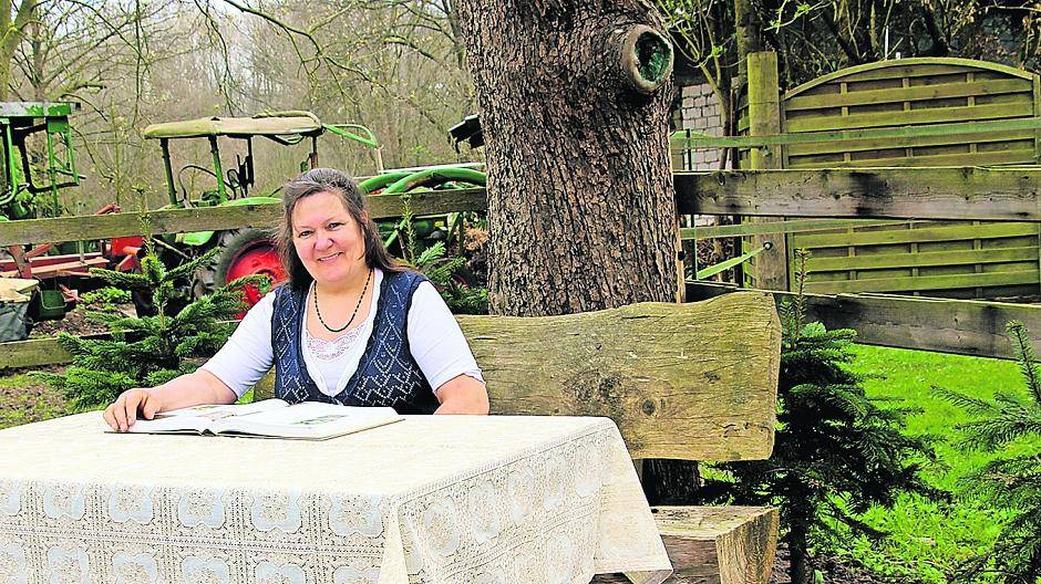  Brigitte Wermke freut sich schon darauf, bald nicht mehr alleine am Treffpunkt neben dem Ackerland zu sitzen. 