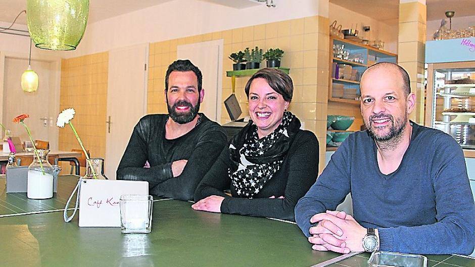  Gemütliches Treffen im Café Kantinchen (v.r.): Bauherr und Investor Ulf Schroeders, Café-Betreiberin Rosa Concorso und Bauleiter Christian Hinkelmann. 