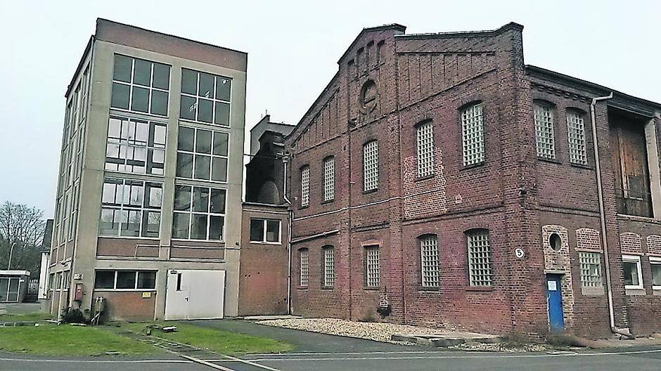 Auf dem Gelände der alten Papierfabrik an der Krefelder Straße in Viersen wird jetzt kräftig saniert.