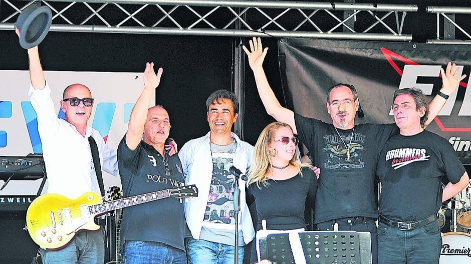  Die Live-Band „FINE“ wird den Aktionstag am 12. Mai in Viersen mit bekannten Songs aus der Popmusik begleiten. 