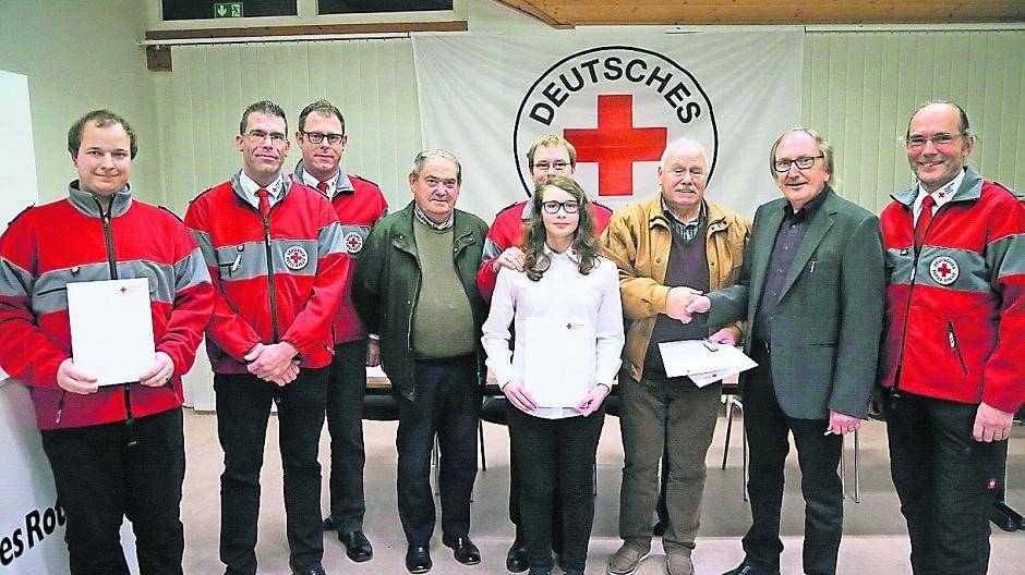 Stabile Vorstandsarbeit (von links): Jan Strucken, Bereitschaftsleiter Markus Knoblauch, Udo Knoblauch, st. Vorsitzender Günter Caris, Manfred Böckenholt, Elisa Boochs, Martin Terporten, Vorsitzender Gerd Schwarz, Schatzmeister Jan-Henning Meyer.