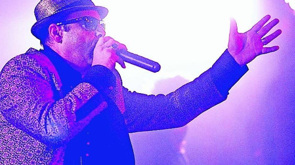  Frank Henkes (links) übernimmt die Rolle von Mick Jagger, Patrick Zimmermann spielt die Riffs wie „Keef“ Richards. Am kommenden Freitag kommt die „Stones Tribute Band“ nach Breyell. 