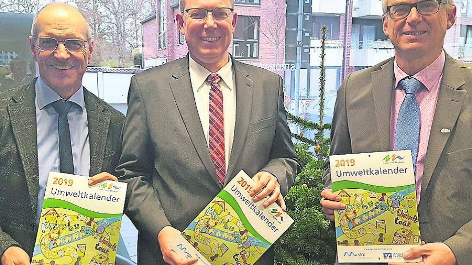  Albert Lopez, Geschäftsführer der Stadtwerke Meerbusch, Carsten Thoeren, Vorstand Volksbank Meerbusch, und der Technische Beigeordnete Michael Assenmacher der Stadt Meerbusch. 