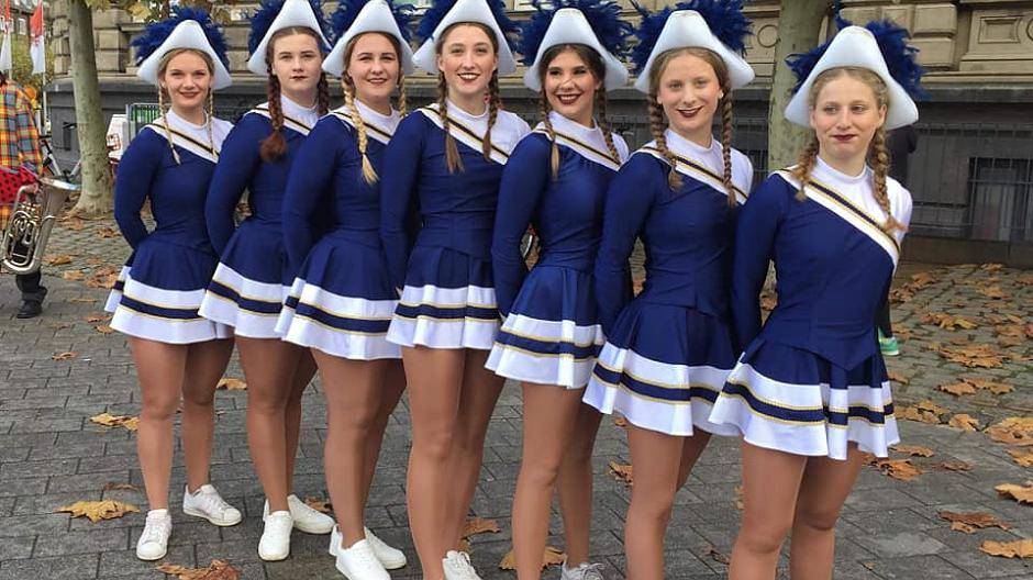  Sieben attraktive Mädels bilden jetzt die Tanzgarde der K.G. Blau-Weiss Büderich 1958. Ein neues Aushängeschild für Meerbusch. 