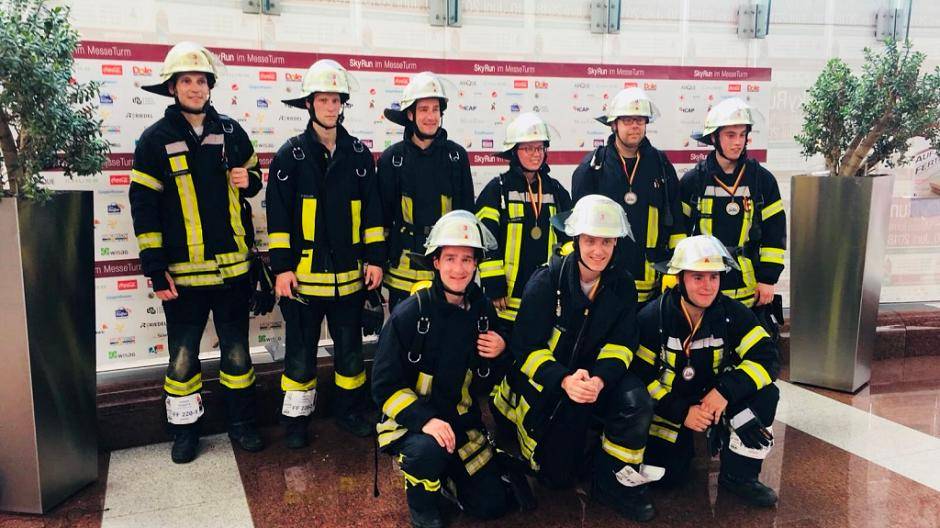 Die Feuerwehr Meerbusch konnte beim SkyRun ihren ersten Platz verteidigen.
