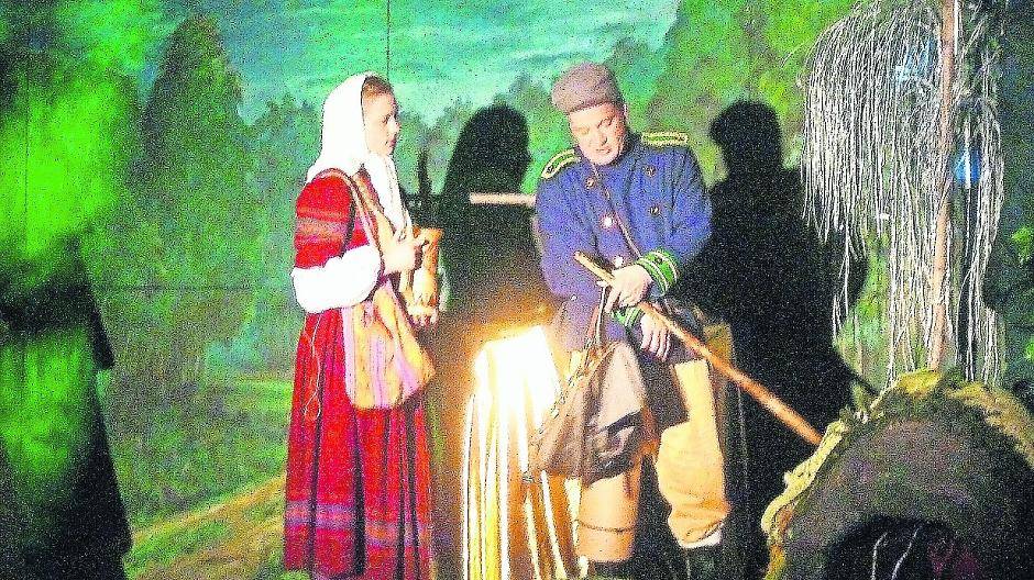  Am Sonntag, 10. Juni, wird im Forum Wasserturm, Rheinstraße 10, das Theaterstück „Der goldene Brunnen“ aufgeführt. 