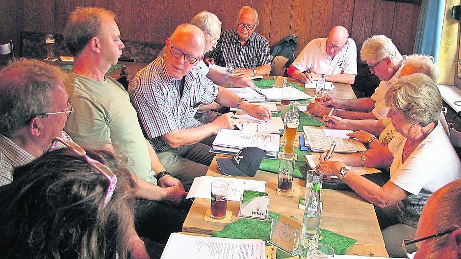  Das Organisationsteam vom Heimatkreis Lank plant den Besuch der Gäste aus Missouri. 