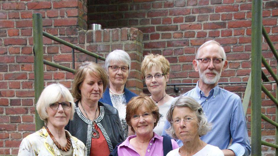 In Fischeln haben sich interessierte Frauen und Männer aus Krefeld., Meerbusch und Umgebung zu einer Initiativgruppe „Neues Wohnen“ zusammengefunden.