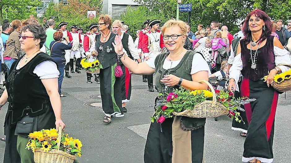  Die Marketenderinnen sind aus dem Strümper Brauchtum nicht mehr wegzudenken. 