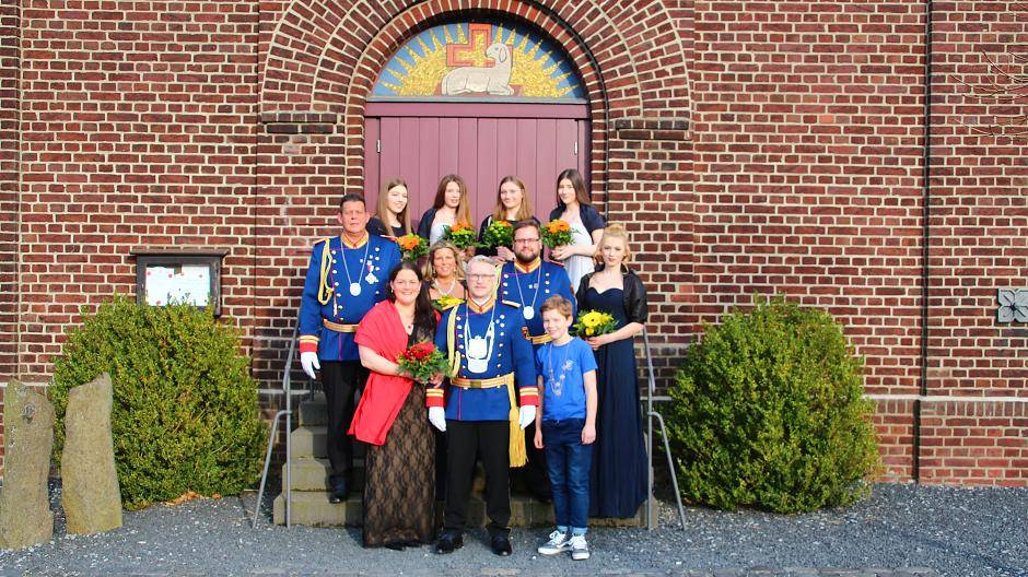  König Peter mit seiner Herzensdame und seinem Hofstaat freut sich auf ein tolles Schützenfest in Bösinghoven. Und wenn jemand feiern kann, dann die Bösinghovener. Das ist sicher. 