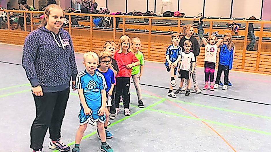  Die Kids in Lank-Latum sind fließig bei der Sache. Aktuell heißt es „Winter Olympiade 2018“. 