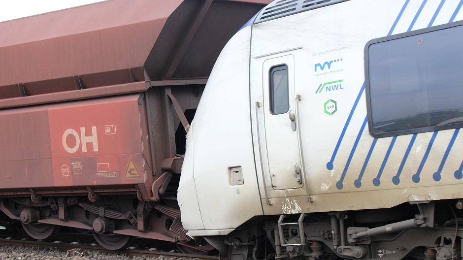 Die Verletzten wurden nach Angaben der Feuerwehr Meerbusch in die umliegenden Krankenhäuser gebracht. Foto: Feuerwehr Meerbusch