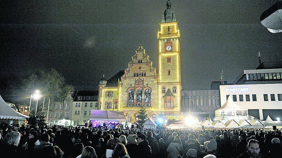  In den vergangenen Jahren bildeten fast 2000 Besucher auf dem Rheydter Marktplatz einen riesigen Chor. 