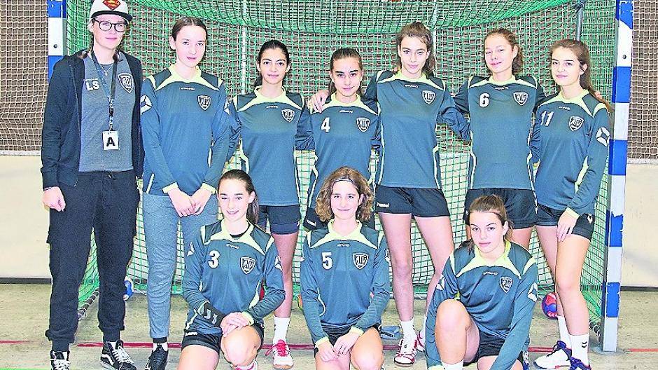 Die Handball-Mädchen mit Trainerin Laura Stemmer träumen von einer Teambuildingmaßnahme in Norwegen. Was fehlt, sind die Sponsoren.