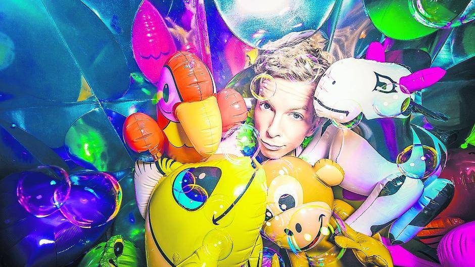 Er zieht sich gern selbst durch den Kakao. Der Berliner Comedian Marcel Mann sagt: „Die Konsequenzen meiner Aussagen kann ich nicht tragen, aber nur, weil ich generell nicht so viel tragen kann.“