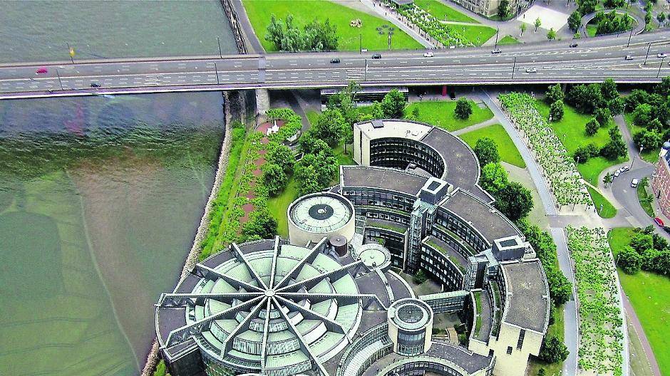 Der Landtag feiert seinen 30. Geburtstag im Parlamentsgebäude am Rhein. Die Bürger haben am 28. und 29. September Gelegenheit, einen Blick hinter die Kulissen zu werfen.