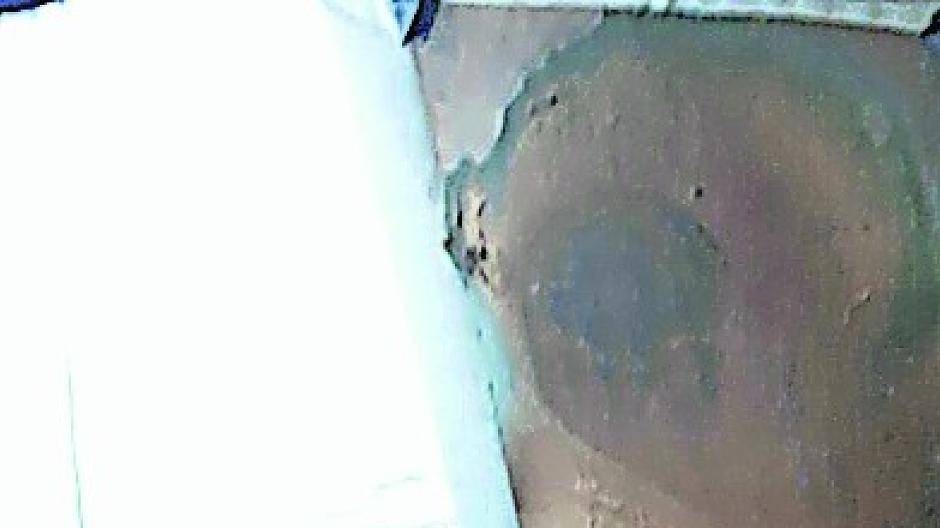 Unterseite eines Bettes, weil die Fenster nicht schließen.