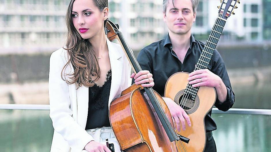 Lena Kravetz (Cello) und Tobias Kassung (Gitarre) geben ihr Wonzimmerkonzert am Samstag, 16. Juni, um 21 Uhr bei Gilliand &amp; Collegen, Heinz-Nixdorf-Straße 20.