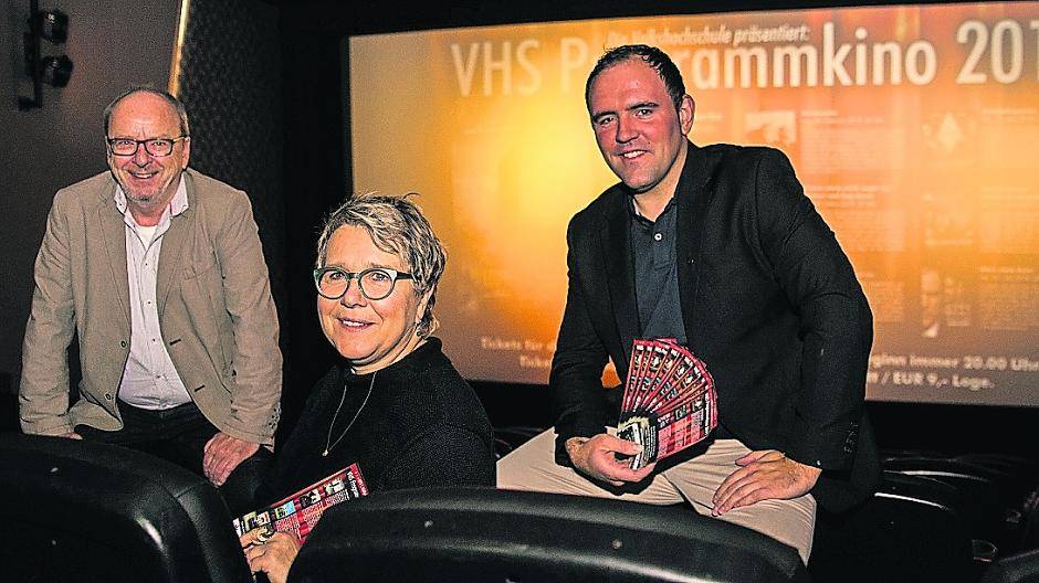  Stellten die neuen Filme für das VHS-Programmkino vor (v.l.): Frank Füser (Stadt Mönchengladbach), Dr. Barbara Volkwein (VHS) und Markus Brinkmann (Comet Cine Center). 