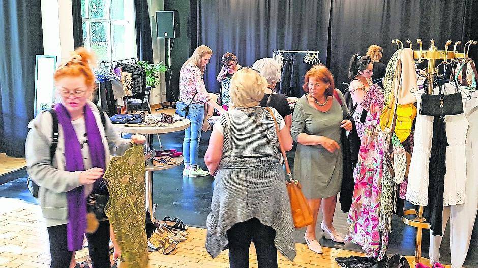 Das BIS lädt am kommenden Samstag zur legendären Swap-Party ein. Hier können Frauen gut erhaltene Klamotten tauschen.