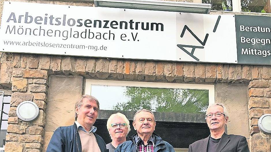 Konzept vorgelegt — „und wo bleiben wir?“, fragt sich der Vorstand des Arbeitslosenzentrums MG: Karl Boland, Herbert Baumann, Winfried Schulz und Franjo Schiller (v. l.).
