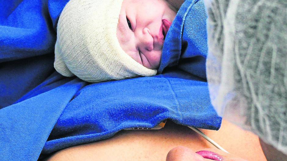 Die Entwicklung ist dramatisch: Auf eine Hebamme kommen in Mönchengladbach 71 Geburten.