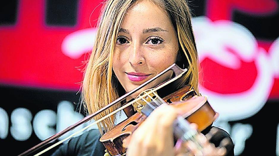 Auch die italienische Violinistin Carlotta Malquori ist beim „Konzert der Gegensätze“ mit dabei.