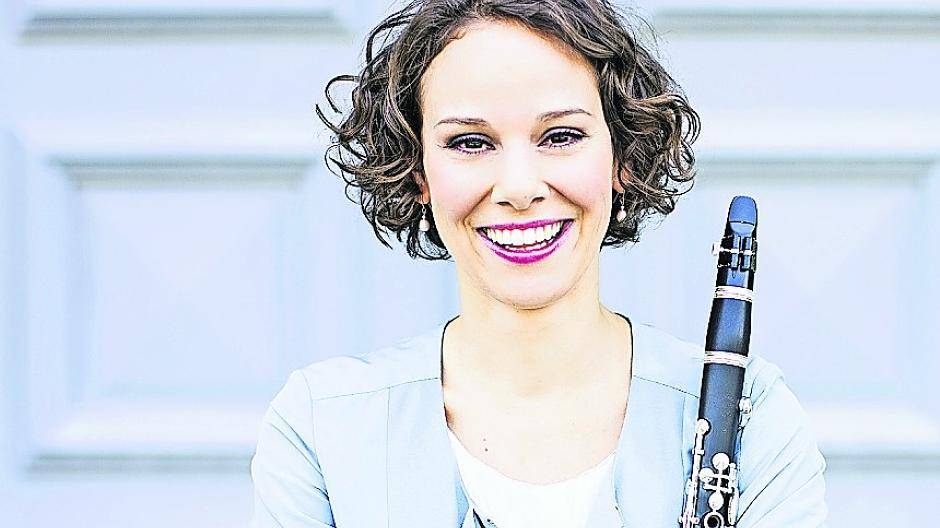 Die Klarinettistin Bettina Aust ist Solistin im zweiten Sinfoniekonzert.