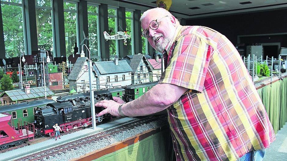 Günter Schippers ist Vorsitzender der Clubfreunde LGB Rhein Sieg. Seine Leidenschaft für Modelleisenbahnen führt weit in seine Kindheit zurück. Fotos (2): Simone Krakau