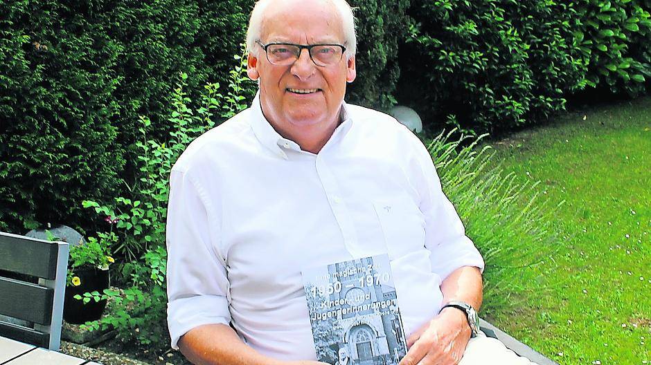  Paul Sonn hat seinen Roman überarbeitet: „Eine magische Zeit — 1950 bis 1970 — Kinder und Jugenderinnerungen im Schatten der Holter Kirche und etwas darüber hinaus...“ beinhaltet 42 abgeschlossene autobiografische Geschichten. 