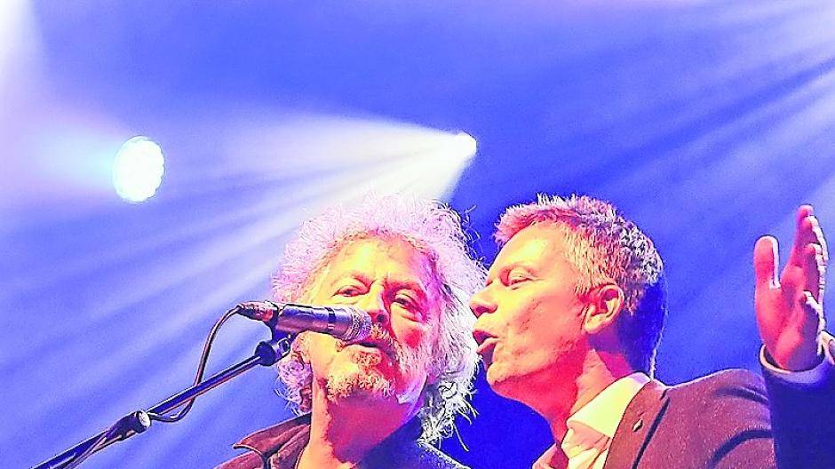 Wolfgang Niedecken und Gastgeber Christian Pape rocken gemeinsam die Bühne.