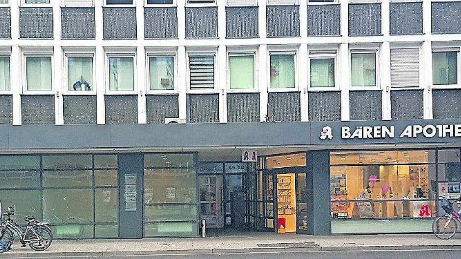  Hier, in dieser Arztpraxis an der Bismarckstraße, kam es am Donnerstag zu einer Messerattacke. Der Täter war offensichtlich psychisch gestört. Polizei und Staatsschutz ermitteln. 