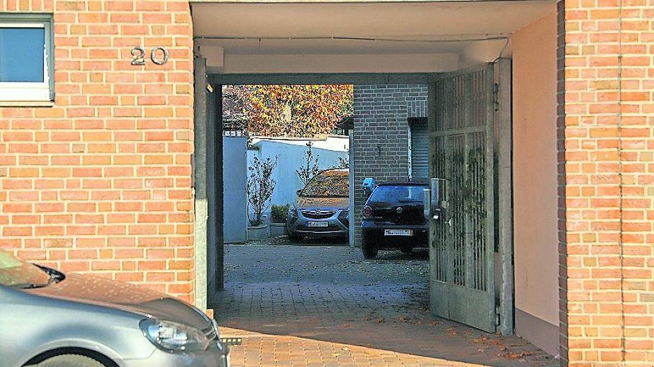 In einer Werkstatt in diesem Hinterhof in Neuwerk fand die Polizei eine größere Menge Marihuana. 