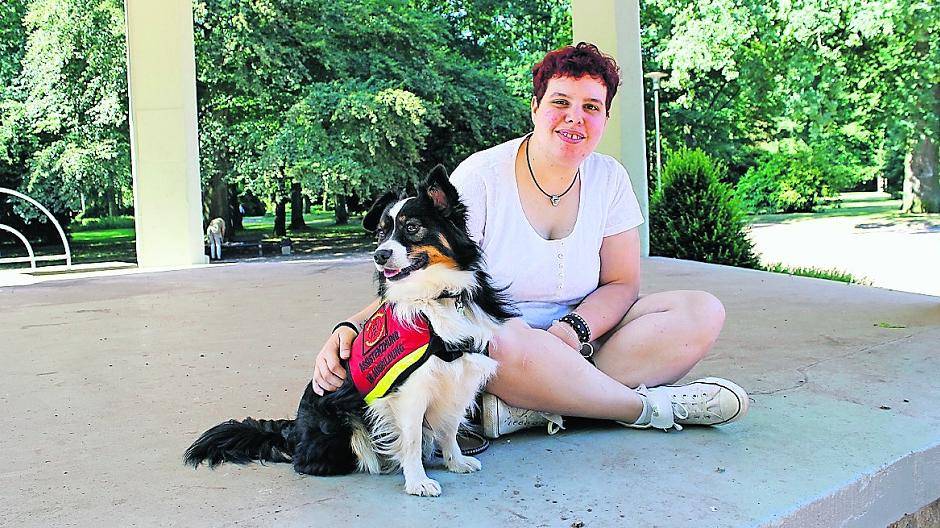 Anja Smonlinski und ihr Hund Max sind unzertrennlich. Der Freund auf vier Pfoten steht ihr in sämtlichen Lebenslagen unterstützend zur Seite.