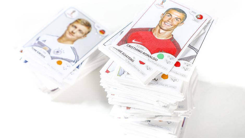  Panini Stickerstapel: Christiano Ronaldo und Toni Kroos. 