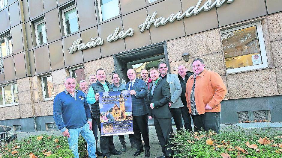 Ziehen gemeinsam an einem Strang für ein reibungsloses Weihnachtsgeschäft in der Stadt (v.l.): Klaus Maxen (Ordnungsamt), Wolfgang Röthgens (Polizei MG), Olaf Neef (Mags), Eduard Felzen (Mönchengladbacher City Management), Frank Beier (Rheydter City Management), Peter Schlipköter (MGMG), Ingo Mühlenhardt (Stadt Mönchengladbach), Jan Kaiser (Handelsverband), Thomas Boß und Frank Grahane (beide NEW MöBus) und Heinz-Josef Hackin (Polizei MG).