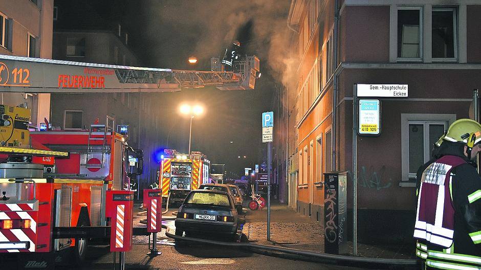  Ein Wohnungsbrand in der Nacht vom 15. Juni richtete schwere Schäden an. Eine Kerze hatte das Feuer ausgelöst. Mieter wie die Familie Reiling bangen um ihre Existenz. 