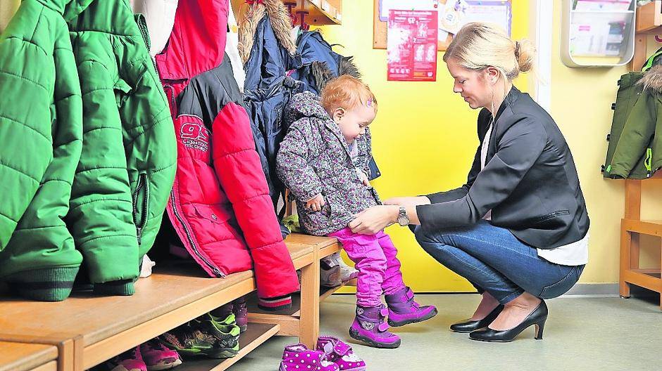 Dass Eltern ihre Kinder in die Betreuung geben können, gestaltet sich trotz Rechtsanspruch immer häufiger sehr schwierig — auch in Mönchengladbach. Foto: Fotolia/Rio Patuca Images