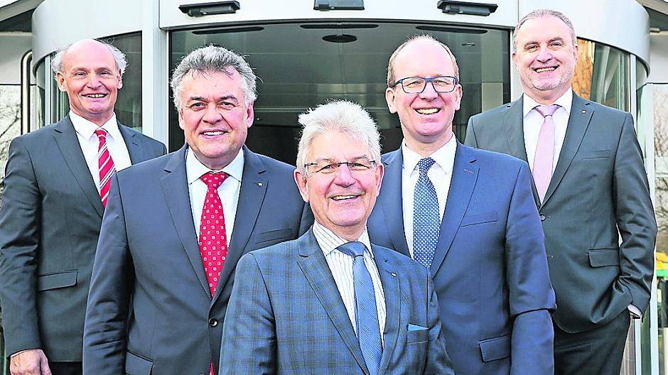 Der Vorstand der „neuen“ Volksbank Mönchengladbach (v.l.): Otmar Tibes, Josef Brück, Dr. Veit Luxem, Franz D. Meurers und Rainer Corsten.