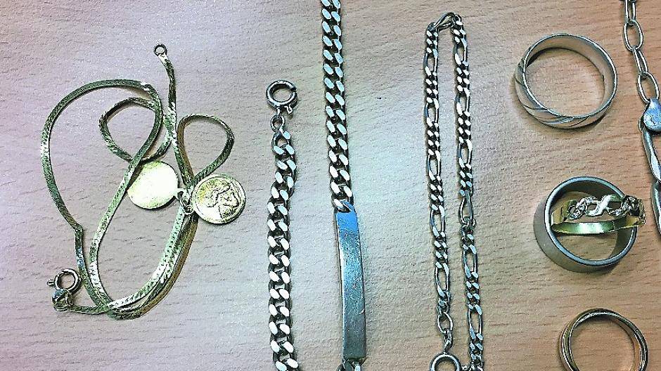 Polizei-Bericht Schmuckbesitzer gesucht