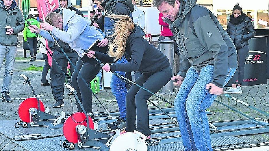  Trotz von der Anstrengung zittrigen Muskeln muss man beim Schießen das Gewehr absolut ruhig halten. 