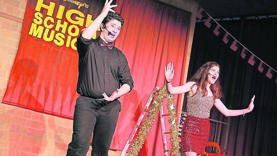  Danny Zeaiter und Lucia Heiwolt in den Rollen der Zwillingsgeschwister Evans: Auf dem Theaterprogramm des Huma steht in diesem Jahr das High School Musical. 