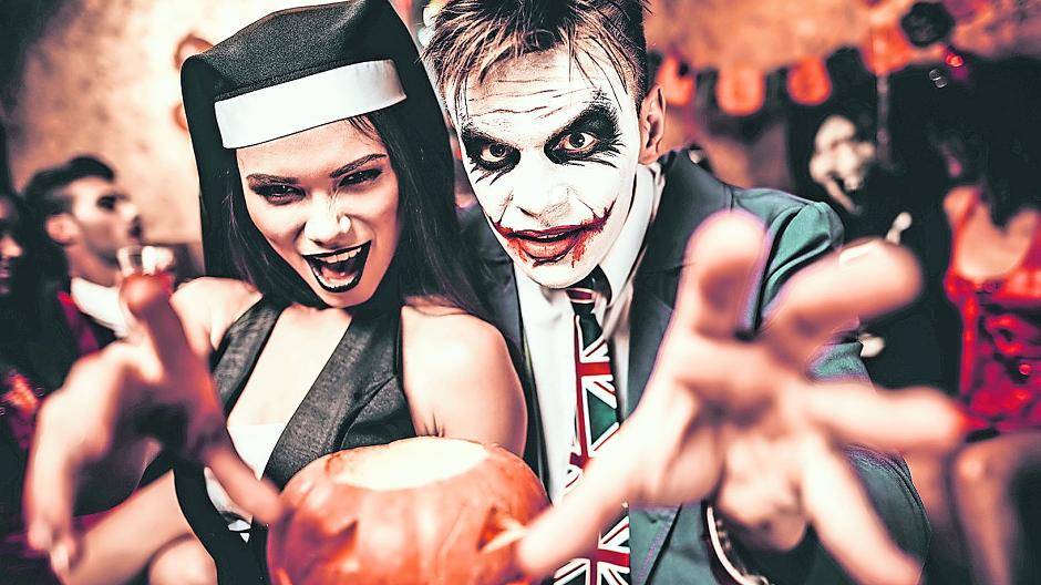  Heute wird Halloween gefeiert - also nicht erschrecken, wenn heute ein paar Gruselgestalten durch die Straßen ziehen.  