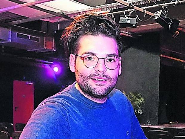  Der neue Chef Sinan Heesen in seinem kleinen aber feinen Kleinkunsttheater am Aretzplätzke.  