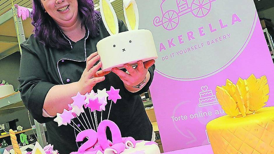 Designed by Nancy Rocktäschel: Die Backbox für die Hasentorte ist kurz vor Ostern ausverkauft.——