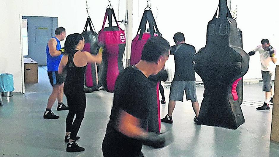 Beim Fitness-Boxen wird Kraft, Kondition und Koordination trainiert. Und in der Gruppe macht es noch richtig Spaß.