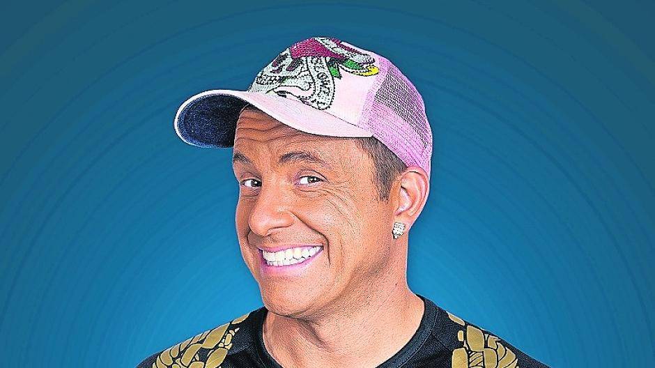  Sieht er nicht voll reich aus, der Dennis aus Hürth?  