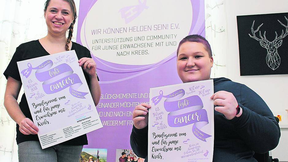 Andrea Voß (l.) und Nina Sümnick vom Verein „Wir können Helden sein e.V.“. Gemeinsam organisieren sie die Benefizveranstaltung am 3. Februar im TIG — Theater im Gründungshaus in Eicken.