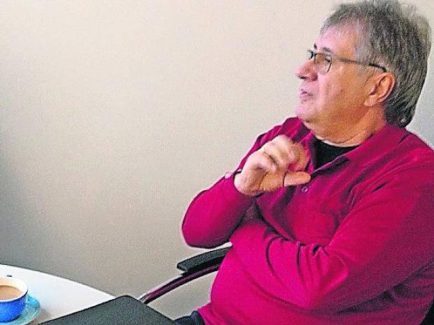  Extra-Tipp-Redakteurin Sandra Geller im Gespräch mit Günter vom Dorp.  