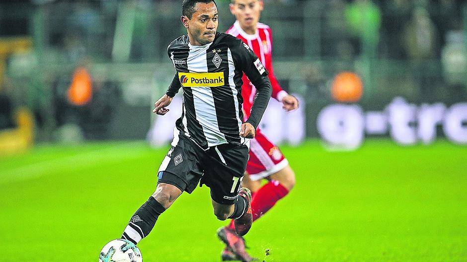 Dass Raffael über ein feines Füßchen verfügt, ist hinlänglich bekannt. Für sein Fan-Tor des Jahres holte er jedoch den Hammer heraus...